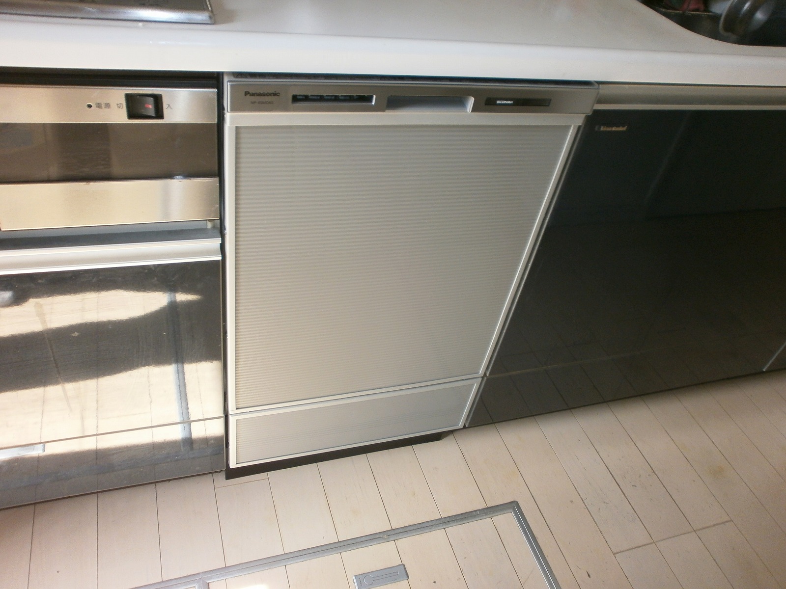 Panasonic製食器洗い乾燥機 NP-45MD6S