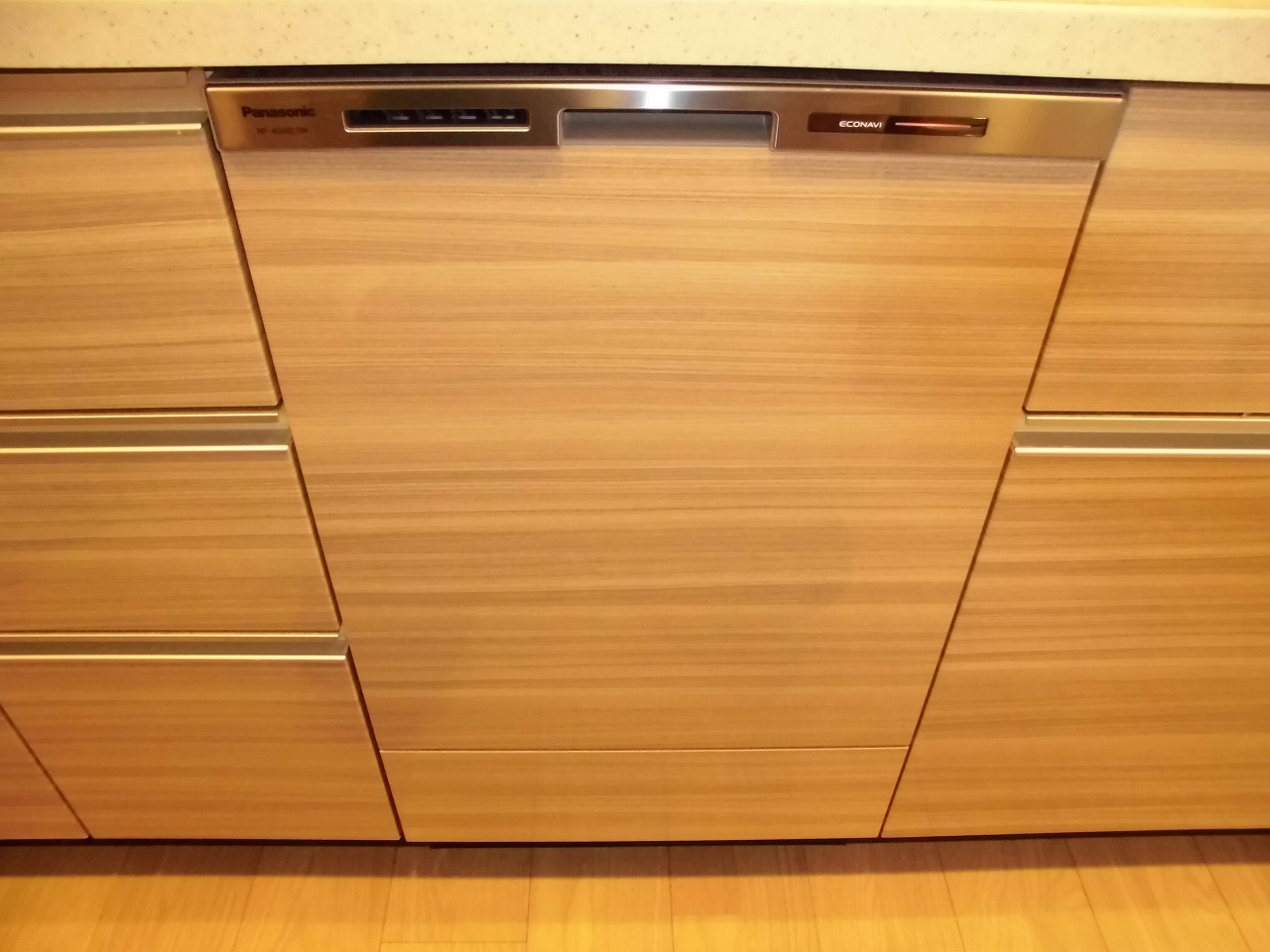 Panasonic製食器洗い乾燥機 NP-45MD7W