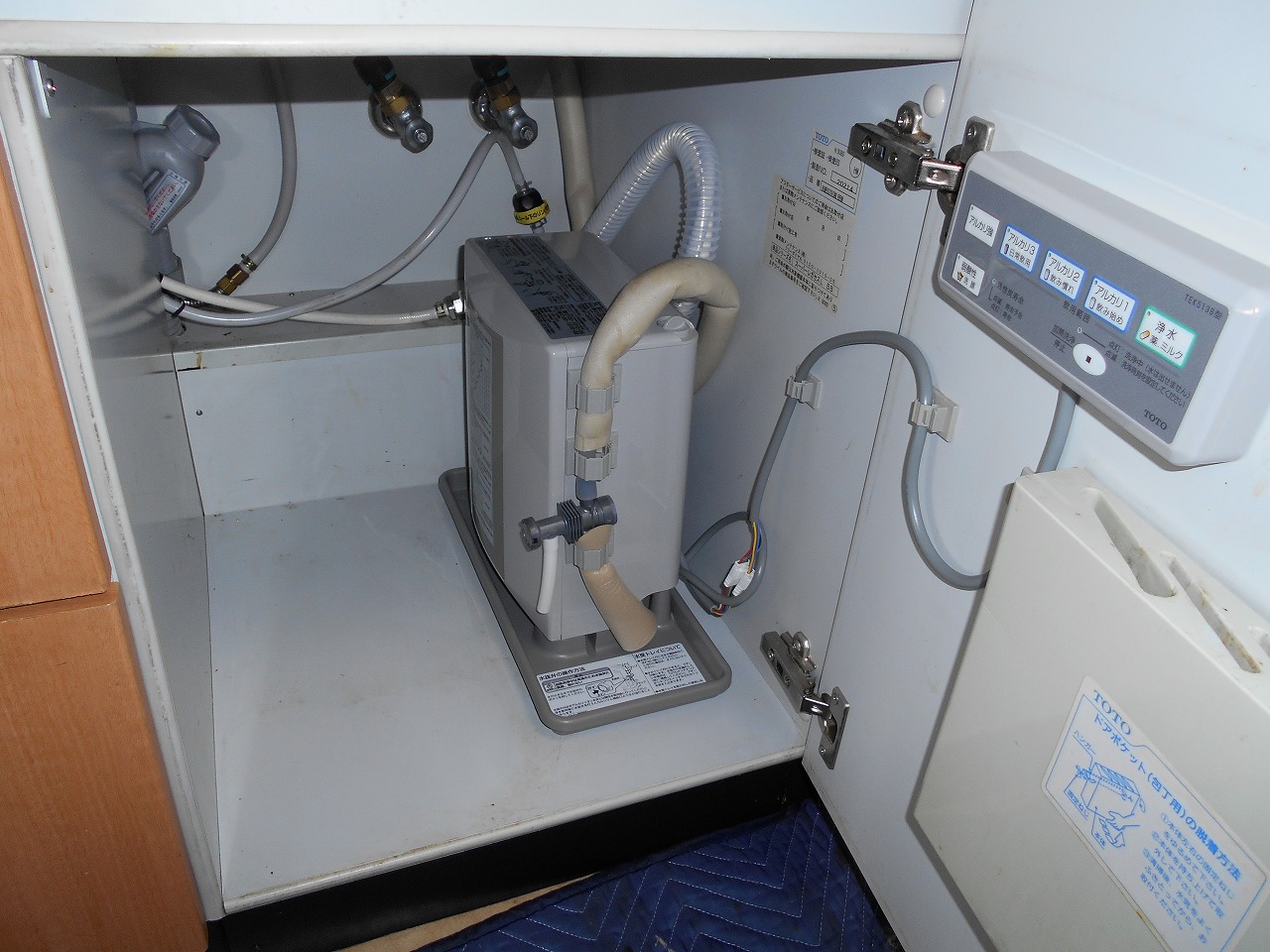 TOTO製アルカリイオン生成器 TEK513B1