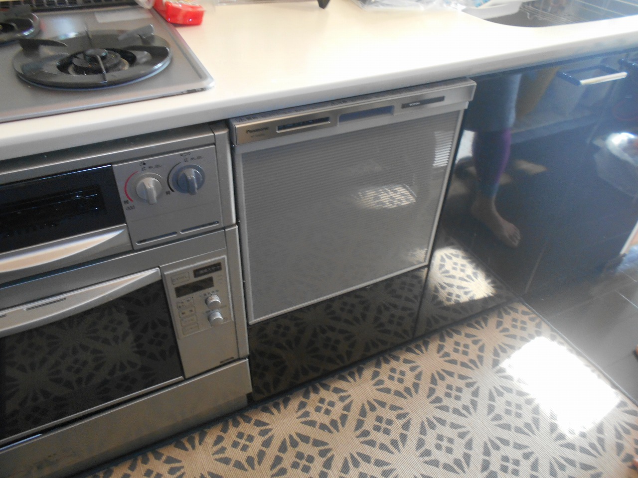 Panasonic製食器洗い乾燥機 NP-45MS8S