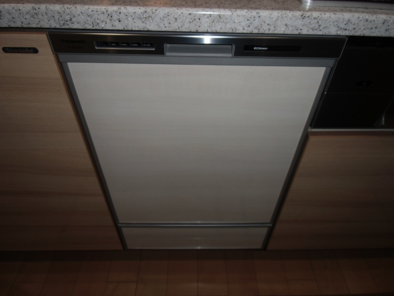 Panasonic製食器洗い乾燥機 NP-45MD8S