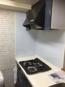 交換前コンロ、レンジフード