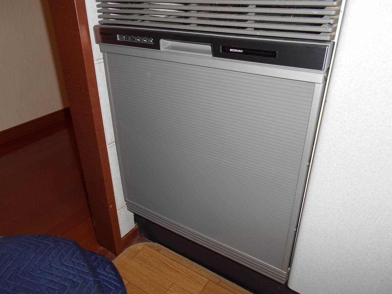 Panasonic製食器洗い乾燥機 NP-45MS8S