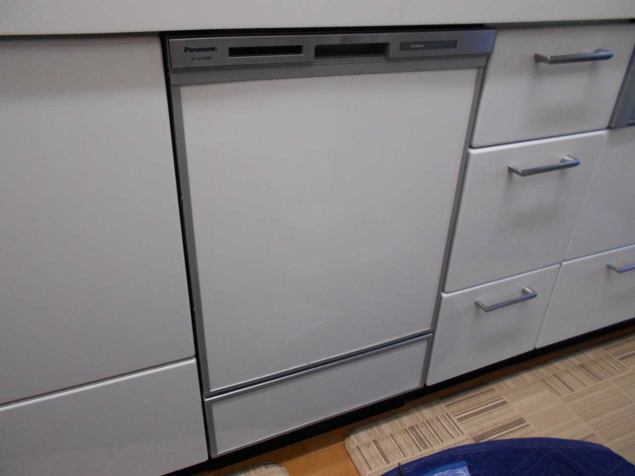 Panasonic製食器洗い乾燥機 NP-45MD8S