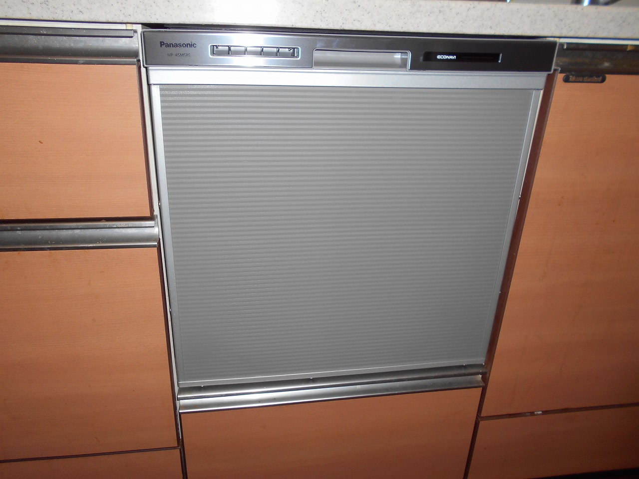 Panasonic製食器洗い乾燥機 NP-45MS8S