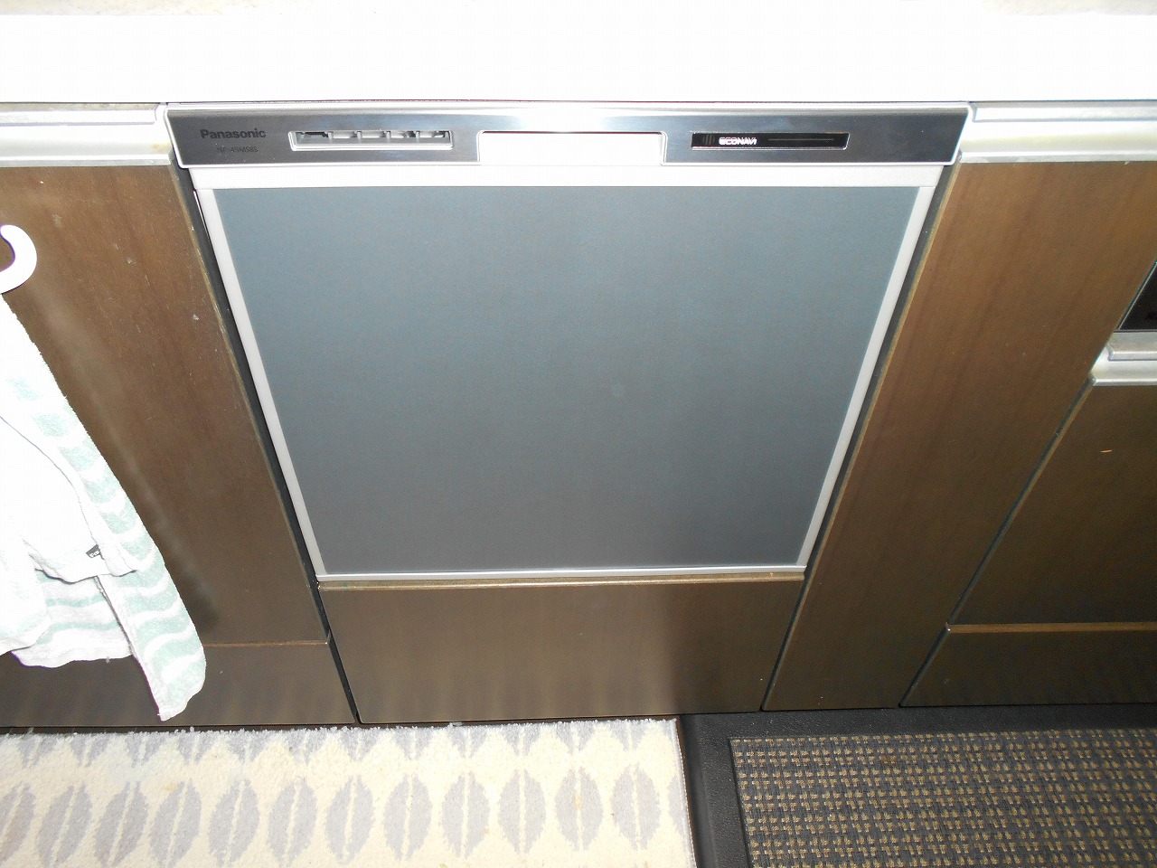 Panasonic製食器洗い乾燥機 NP-45MS8S