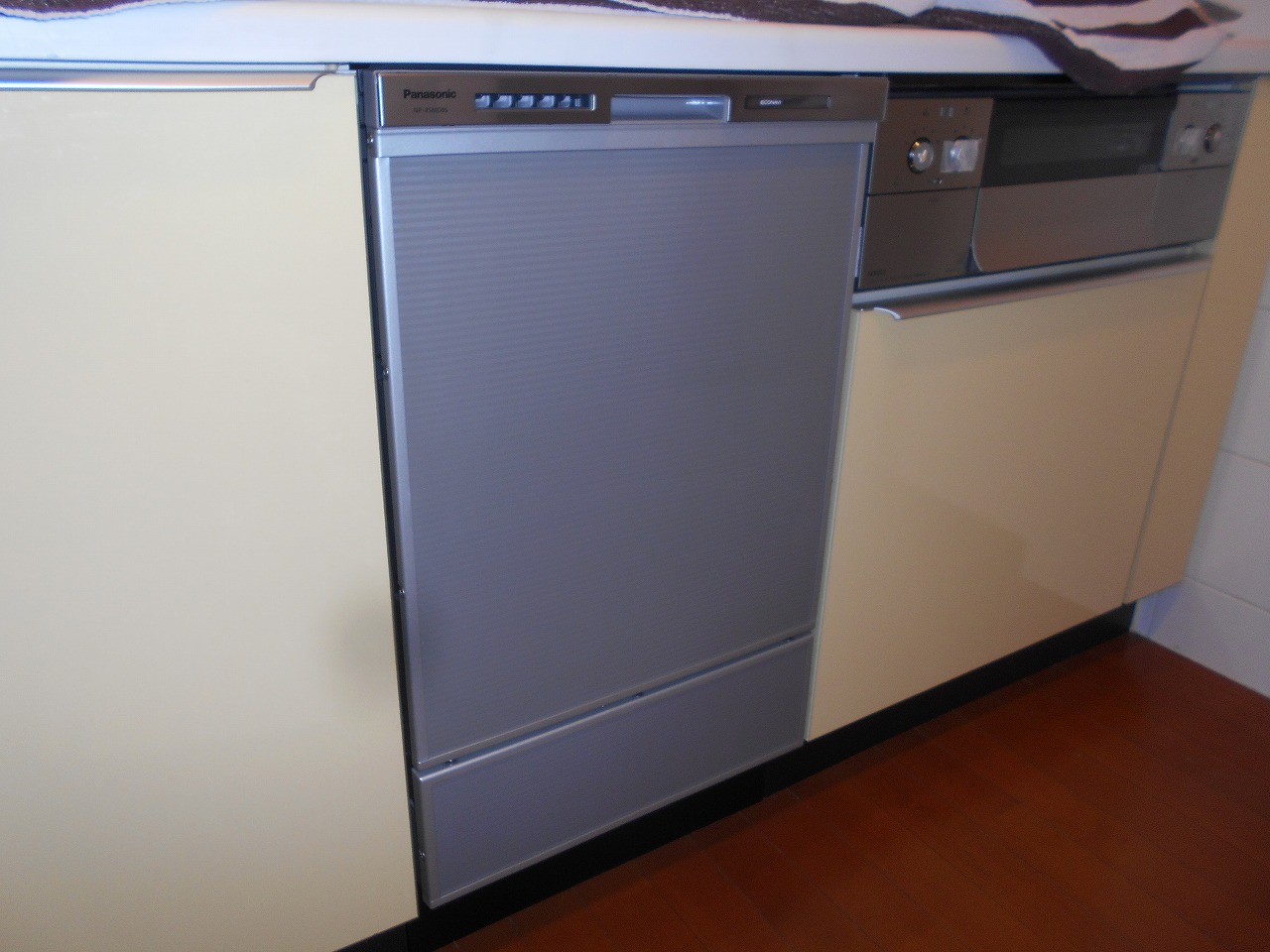 Panasonic製食器洗い乾燥機 NP-45MD8S