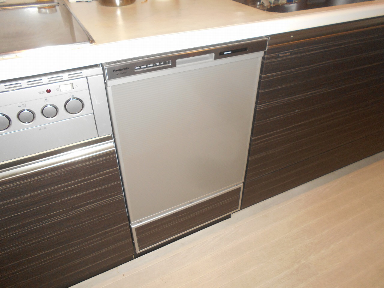 Panasonic製食器洗い乾燥機 NP-45MD8S