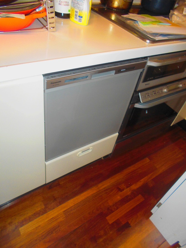 Panasonic製食器洗い乾燥機 NP-45MS8S