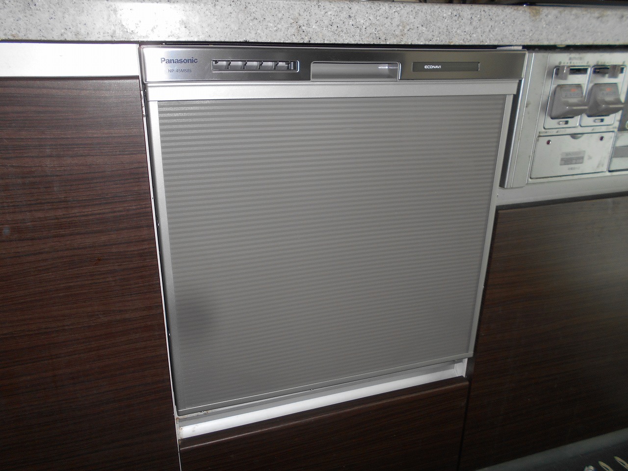 Panasonic製食器洗い乾燥機 NP-45MS8S