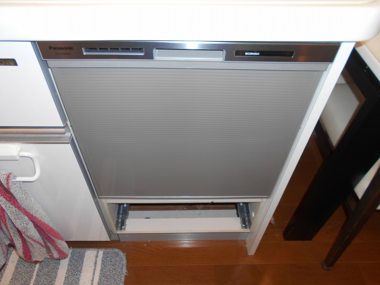 Panasonic製食器洗い乾燥機 NP-45MS8S
