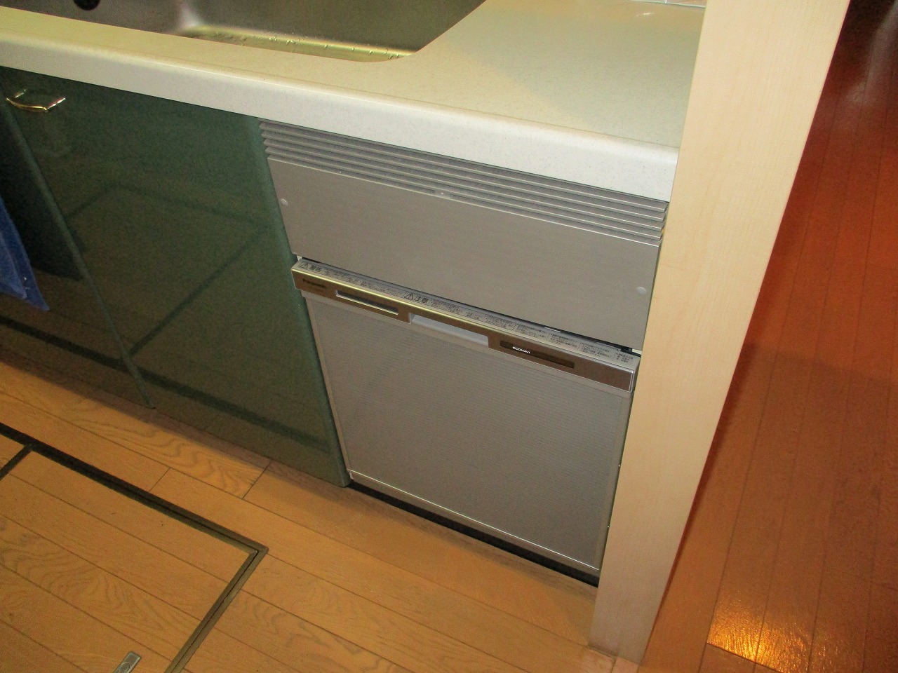 Panasonic製食器洗い乾燥機 NP-45MS8S
