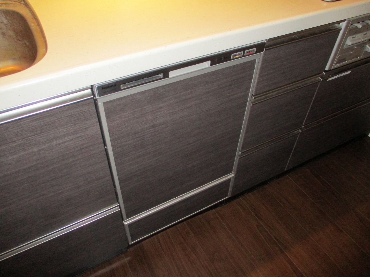 Panasonic製食器洗い乾燥機 NP-45MD8S