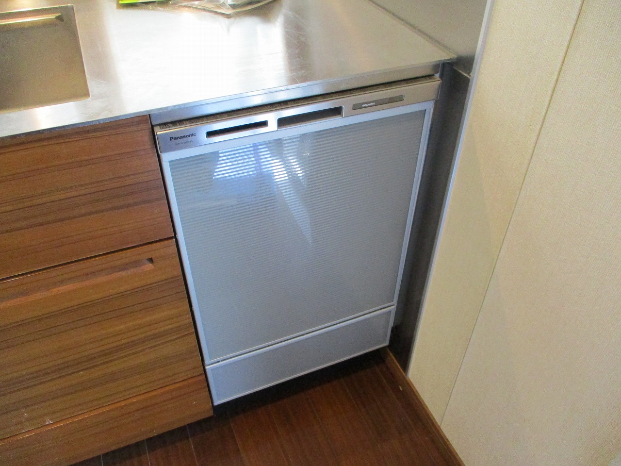 Panasonic製食器洗い乾燥機 NP-45MD8S