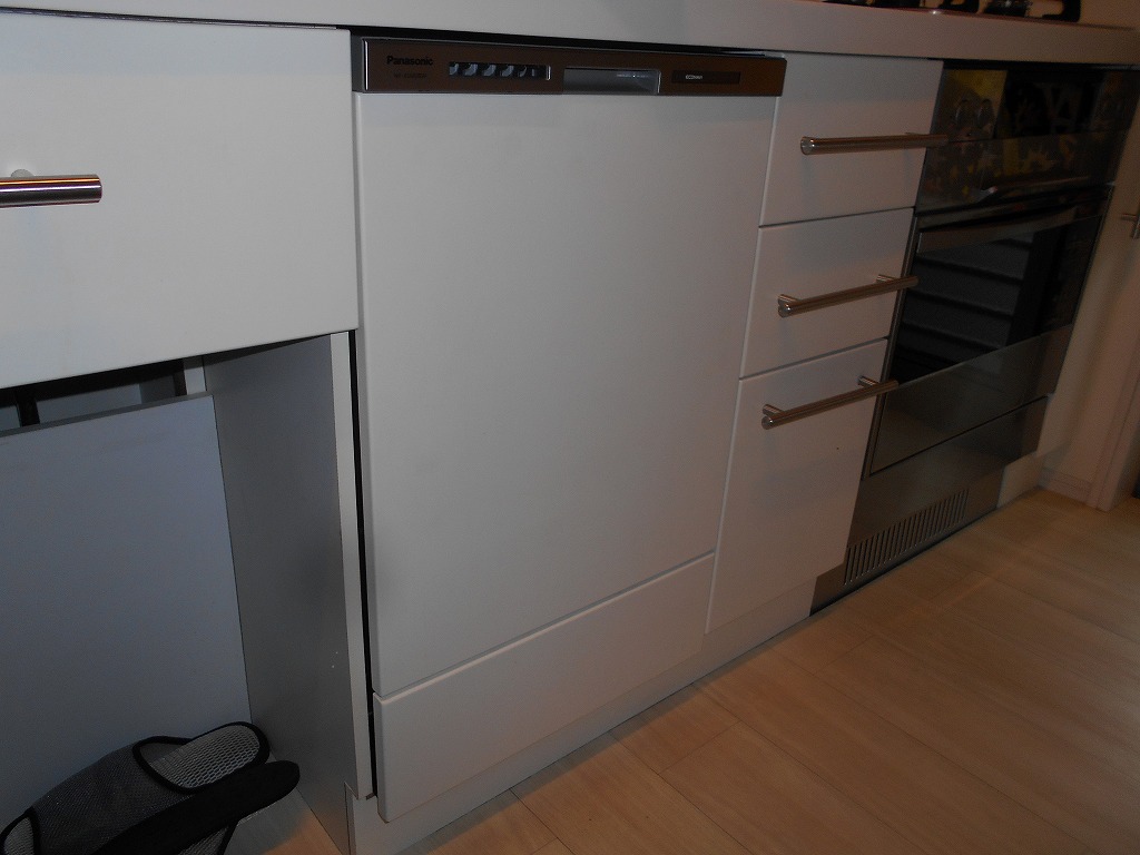 Panasonic製食器洗い乾燥機　NP-45MD8W　