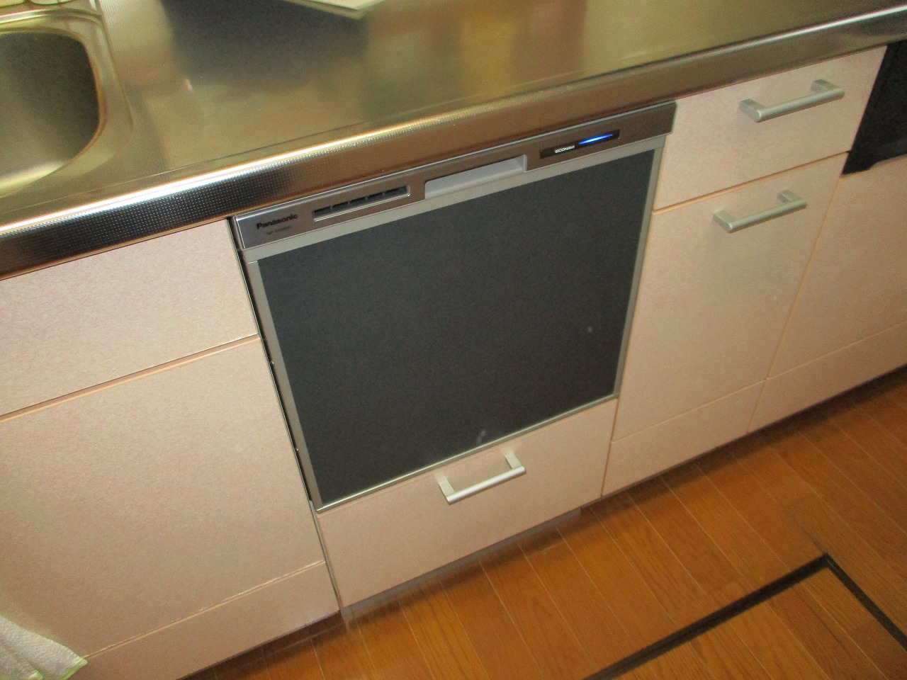 Panasonic製食器洗い乾燥機 NP-45MS8S