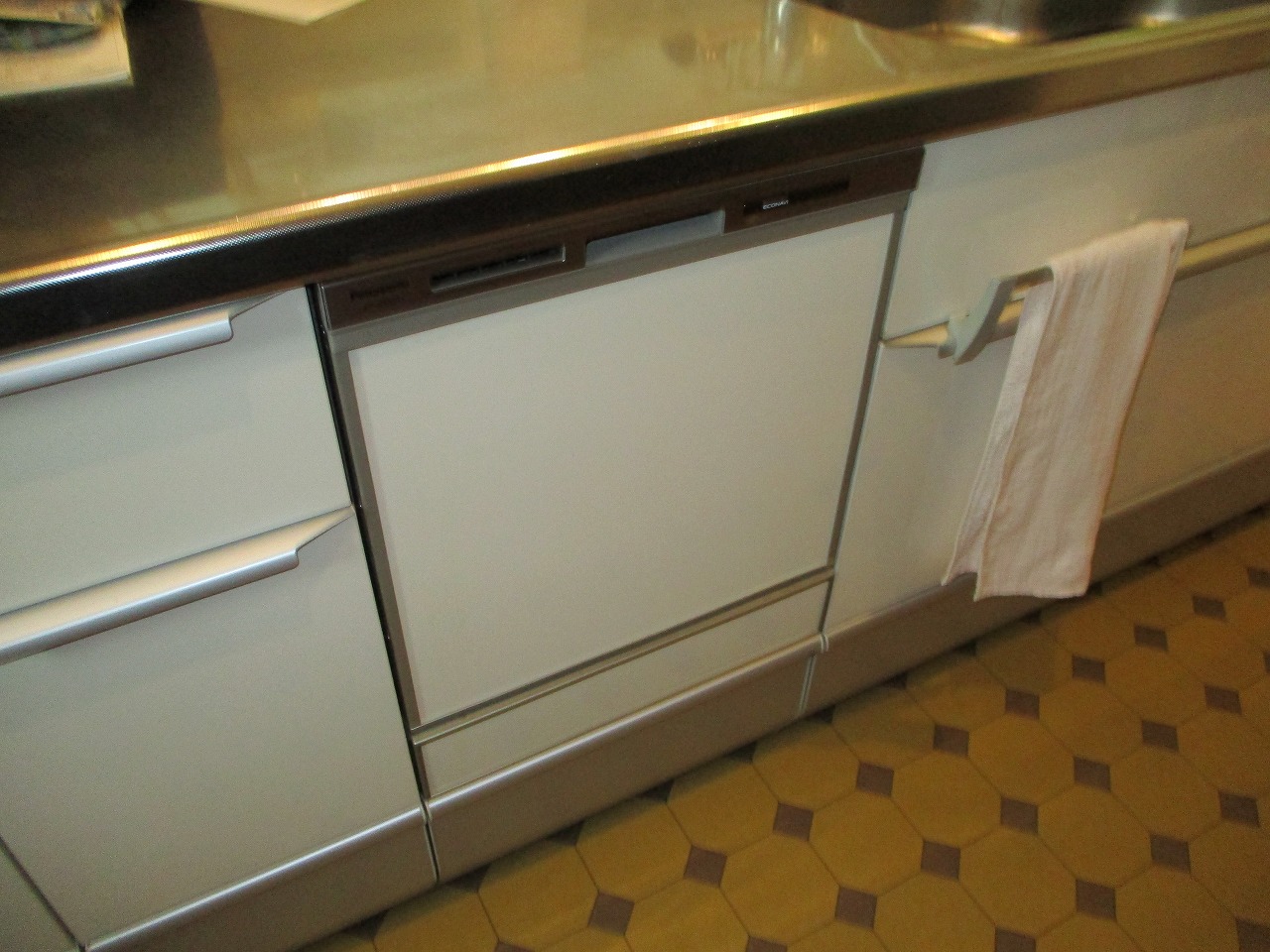 Panasonic製食器洗い乾燥機 NP-45MS9S