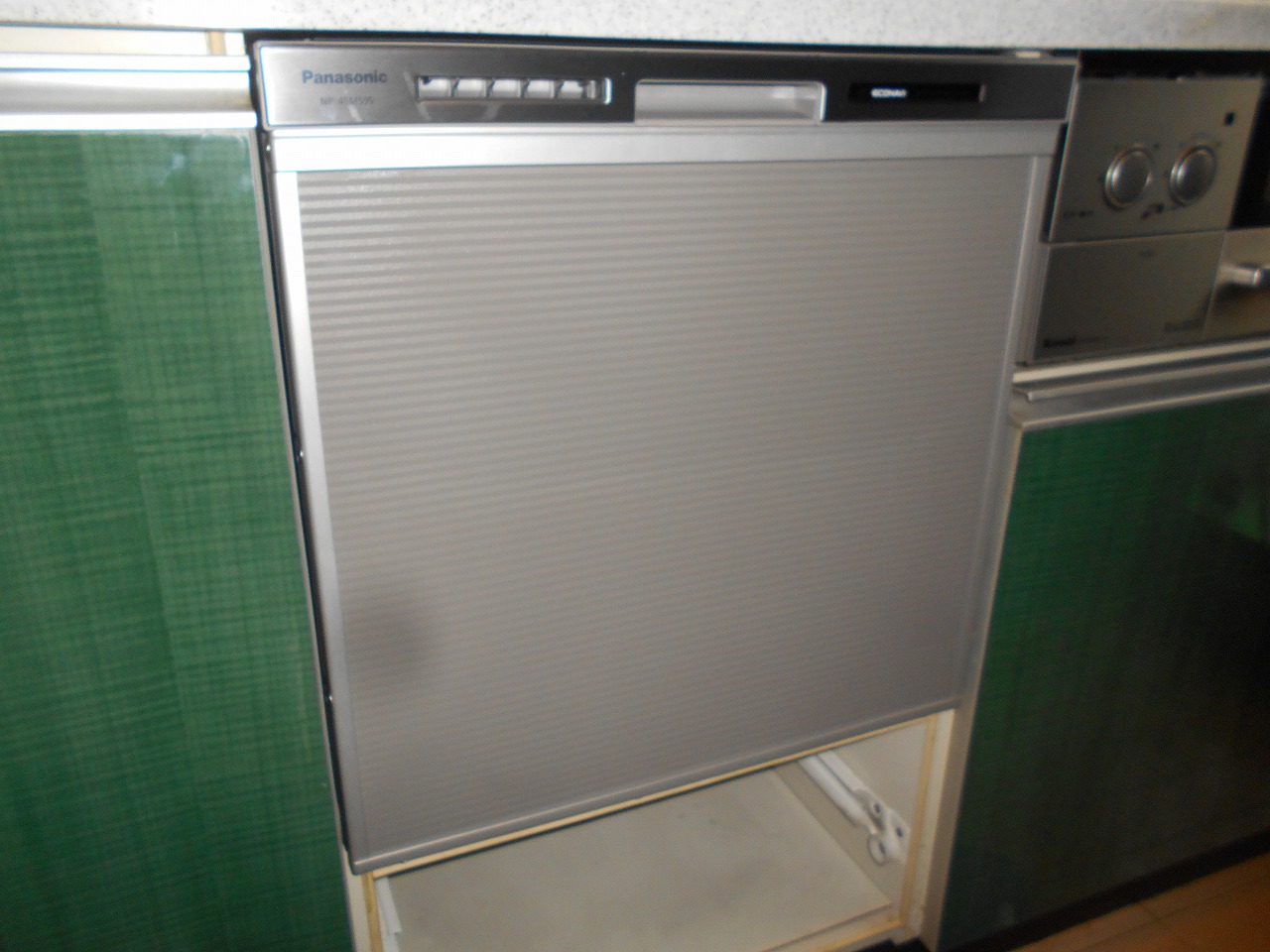 Panasonic製食器洗い乾燥機 NP-45MS9S
