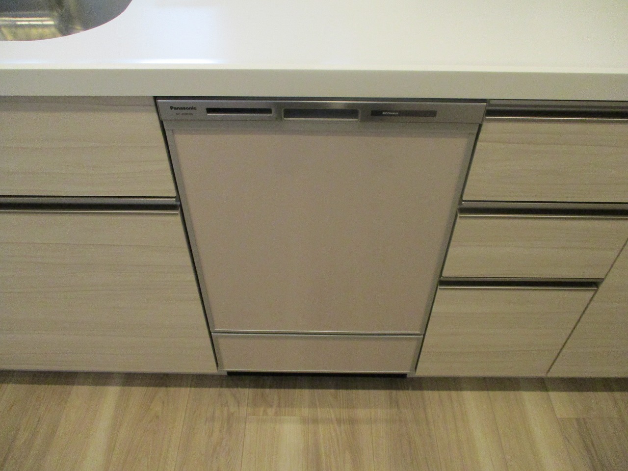 Panasonic製食器洗い乾燥機 NP-45MD9S