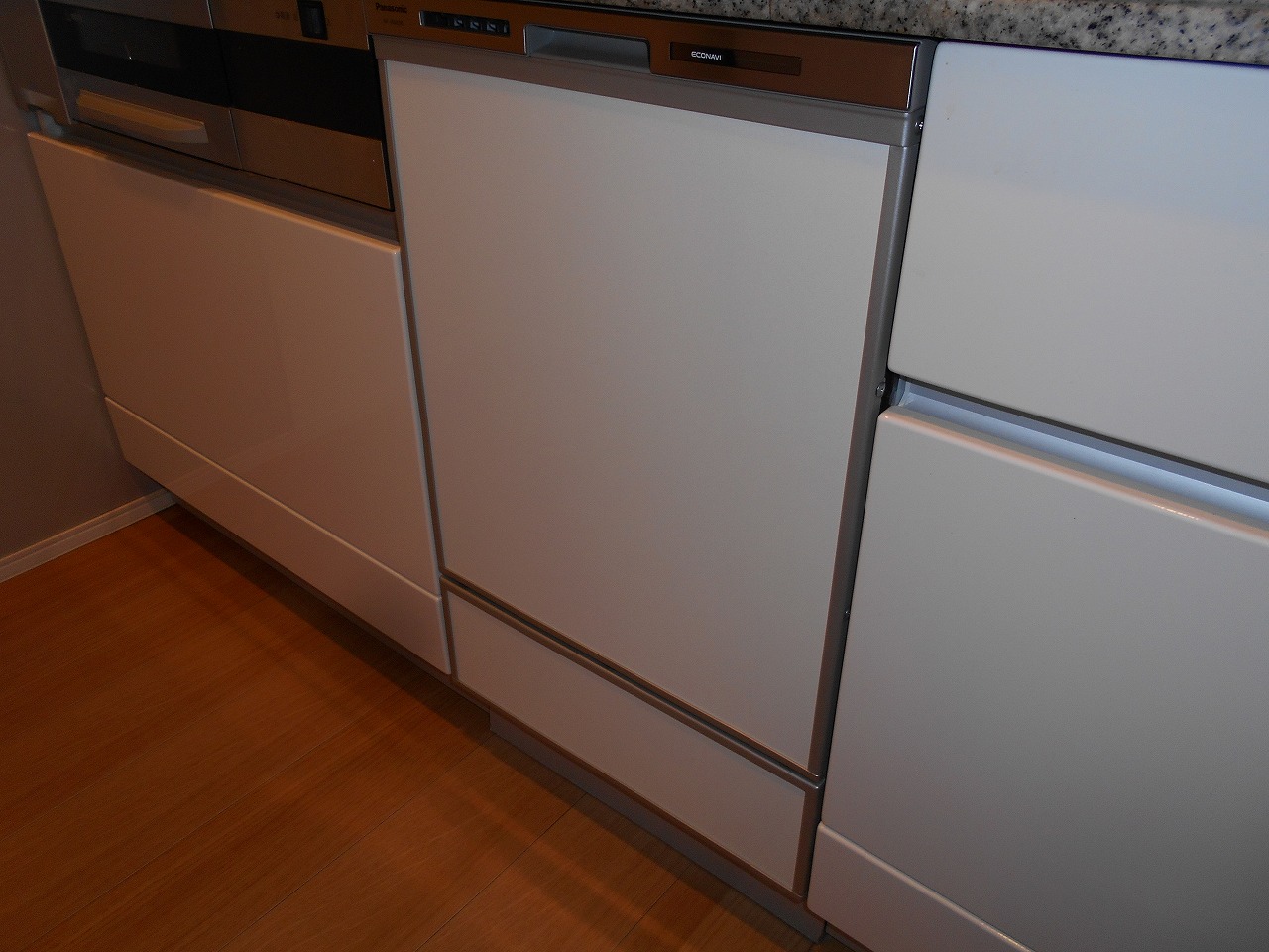 Panasonic製食器洗い乾燥機 NP-45MD9S