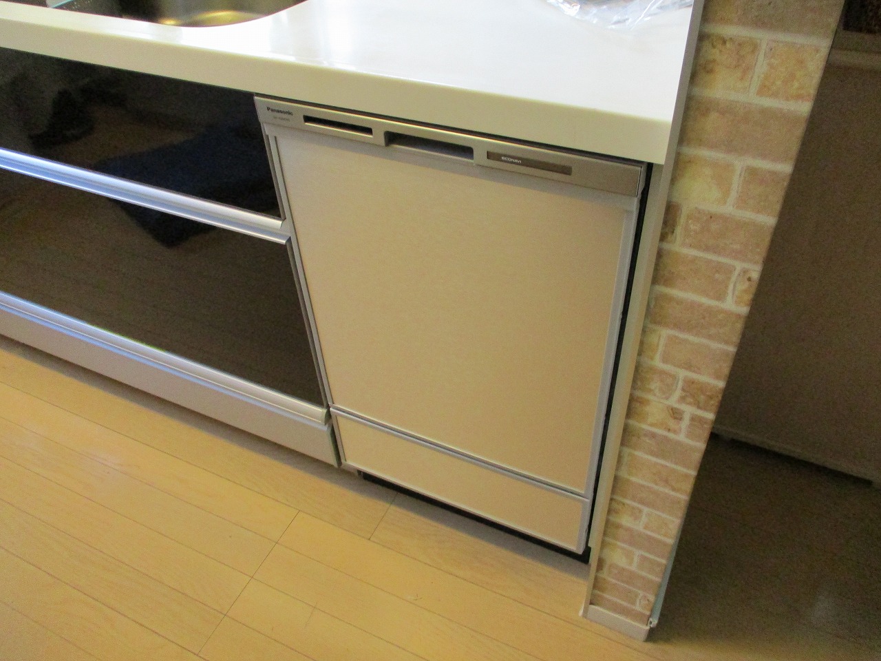 Panasonic製食器洗い乾燥機 NP-45MD9S