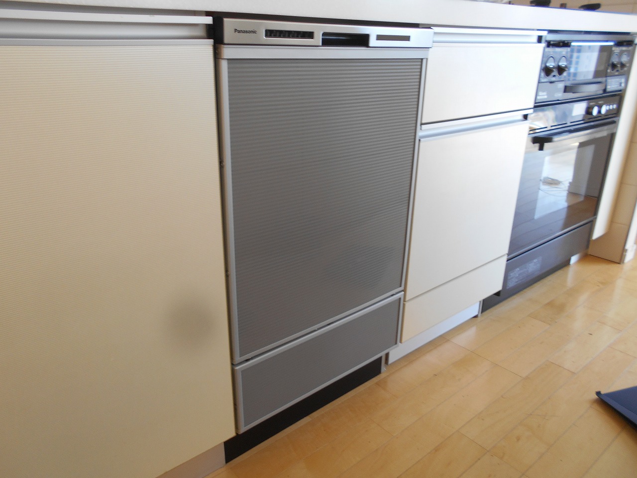 Panasonic製食器洗い乾燥機 NP-45MD9SP