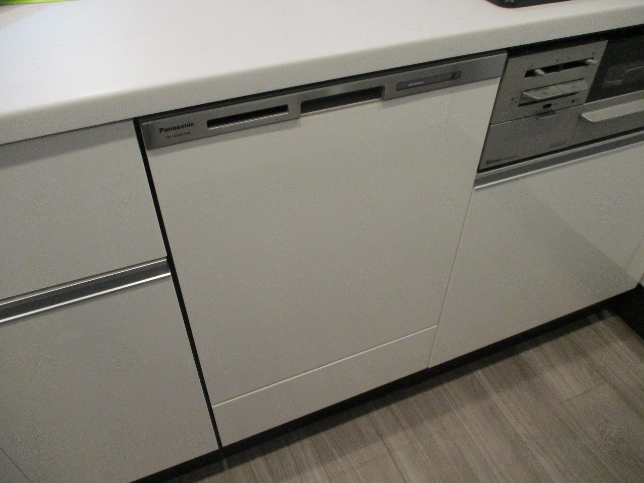 Panasonic製食器洗い乾燥機 NP-45MD9W