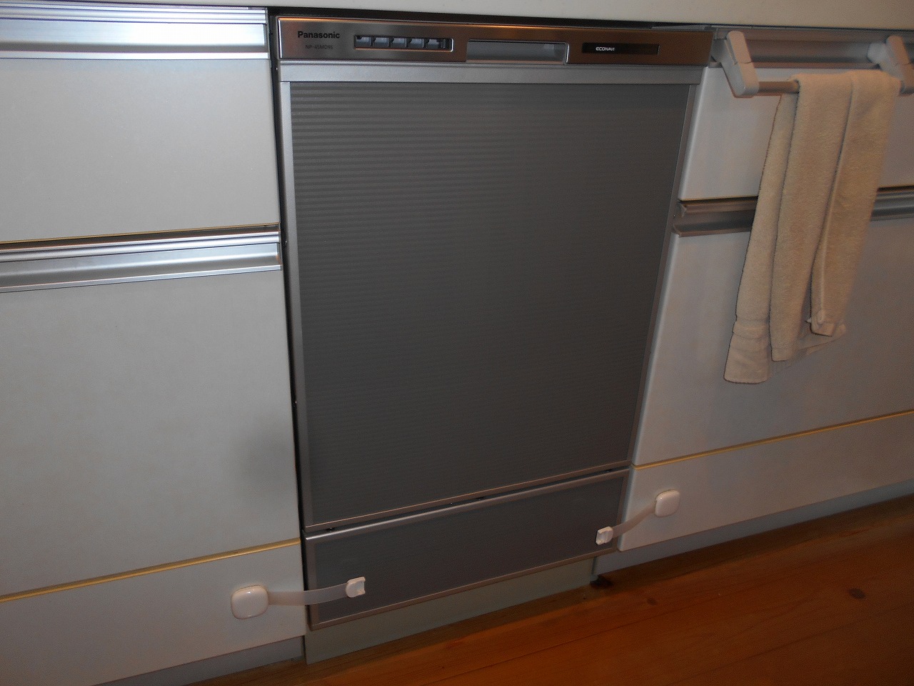 Panasonic製食器洗い乾燥機 NP-45MD9S