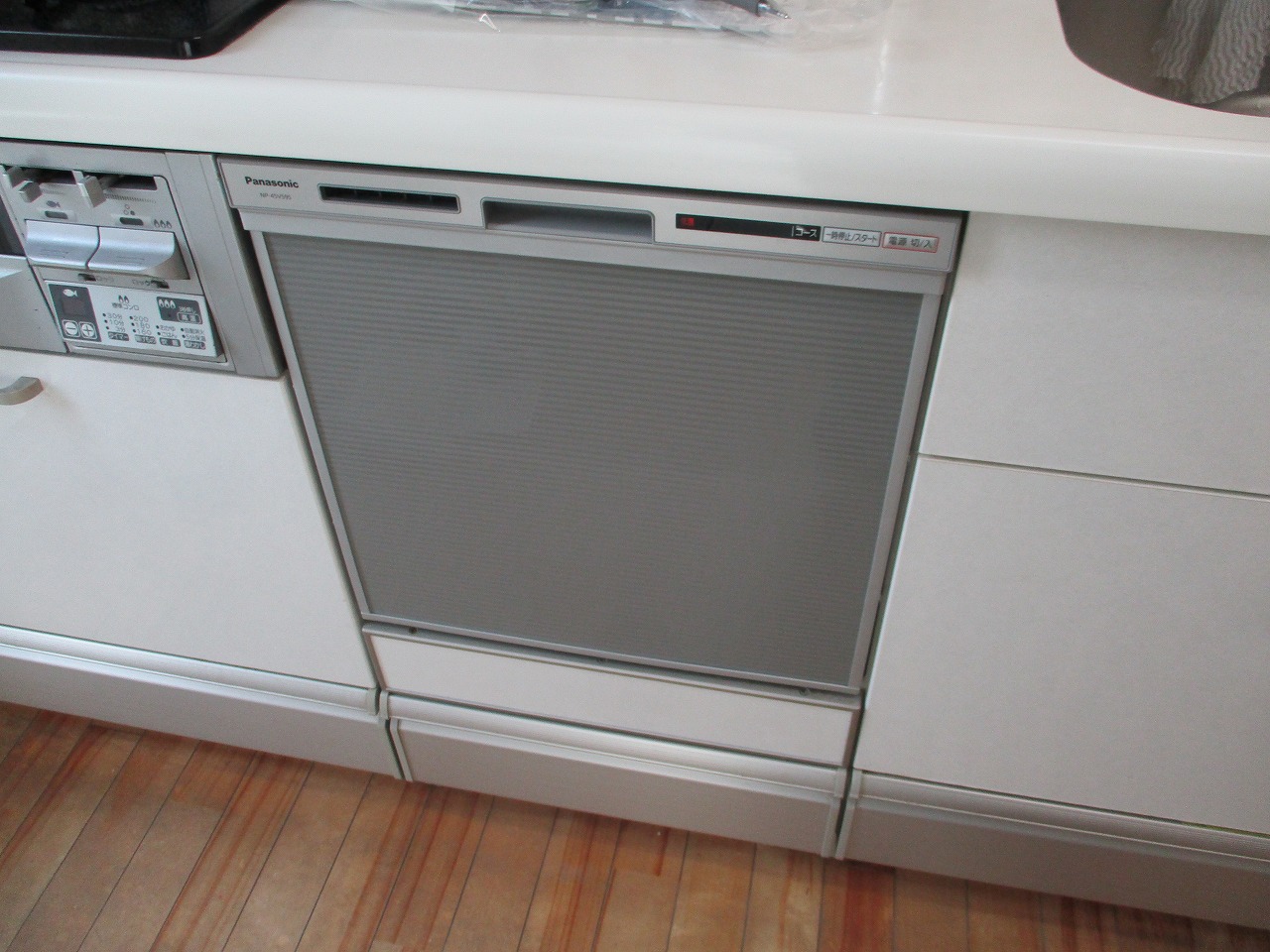 Panasonic製食器洗い乾燥機 NP-45VS9S