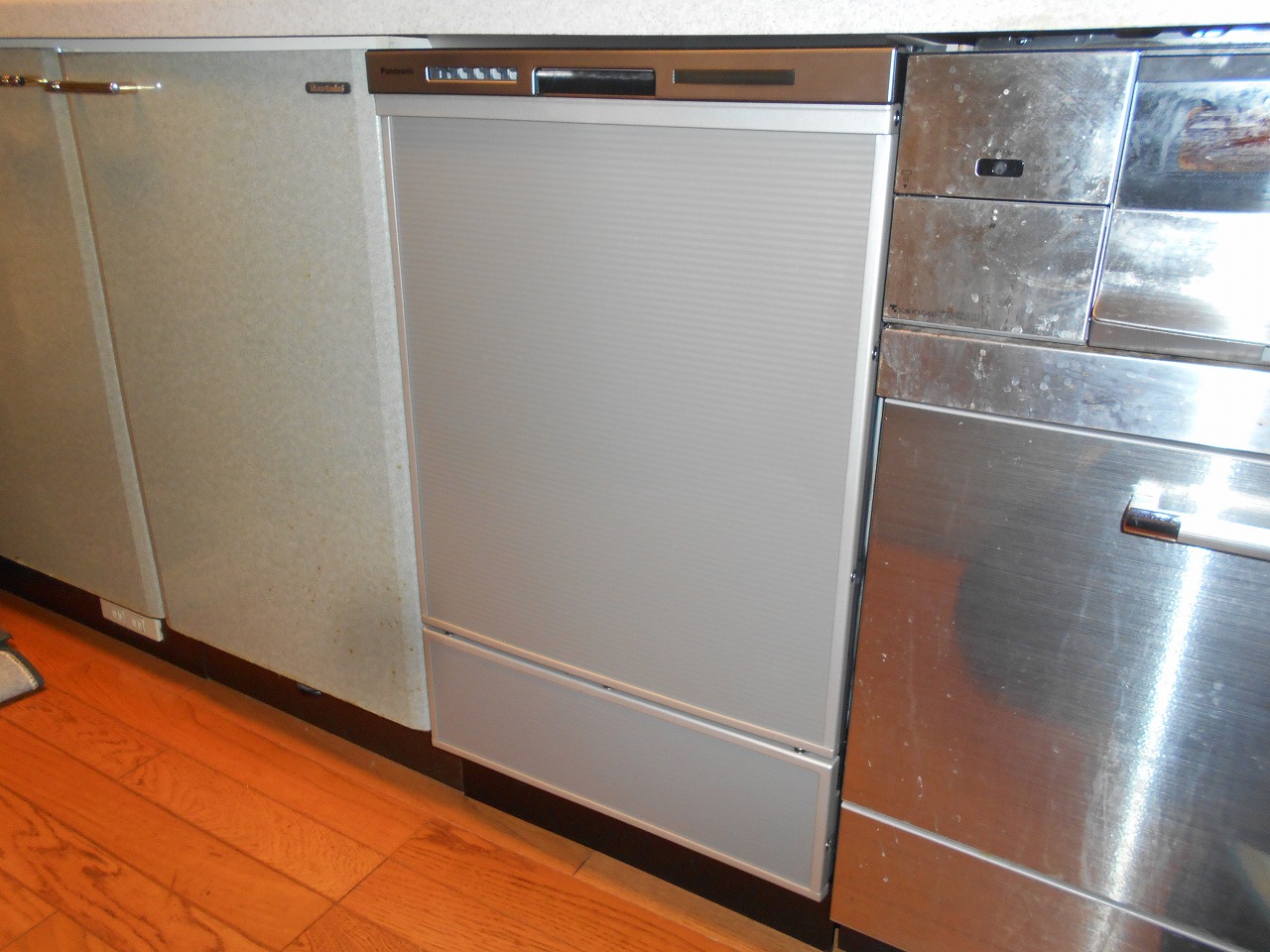 Panasonic製食器洗い乾燥機 NP-45MD9SP