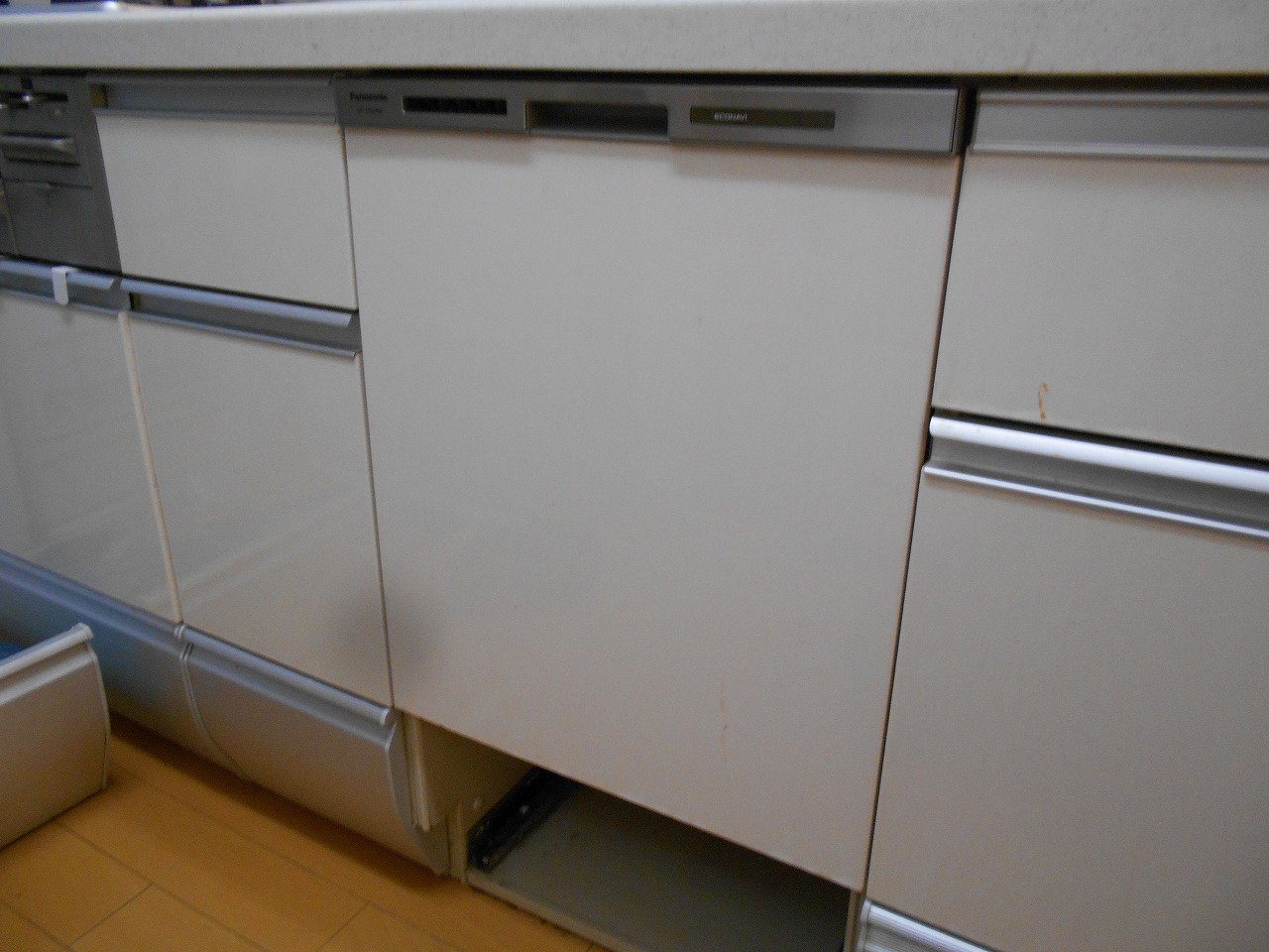 Panasonic製食器洗い乾燥機 NP-45MS9W　