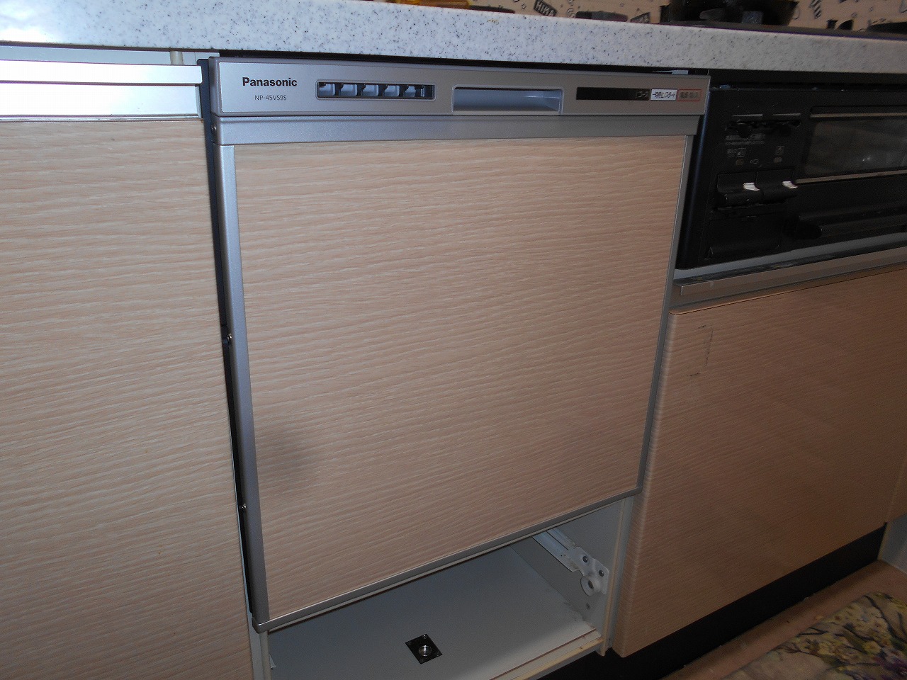 Panasonic製食器洗い乾燥機 NP-45VS9S