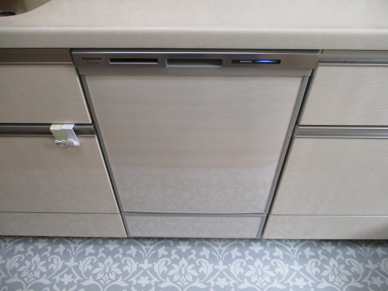 Panasonic製食器洗い乾燥機 NP-45MD9S