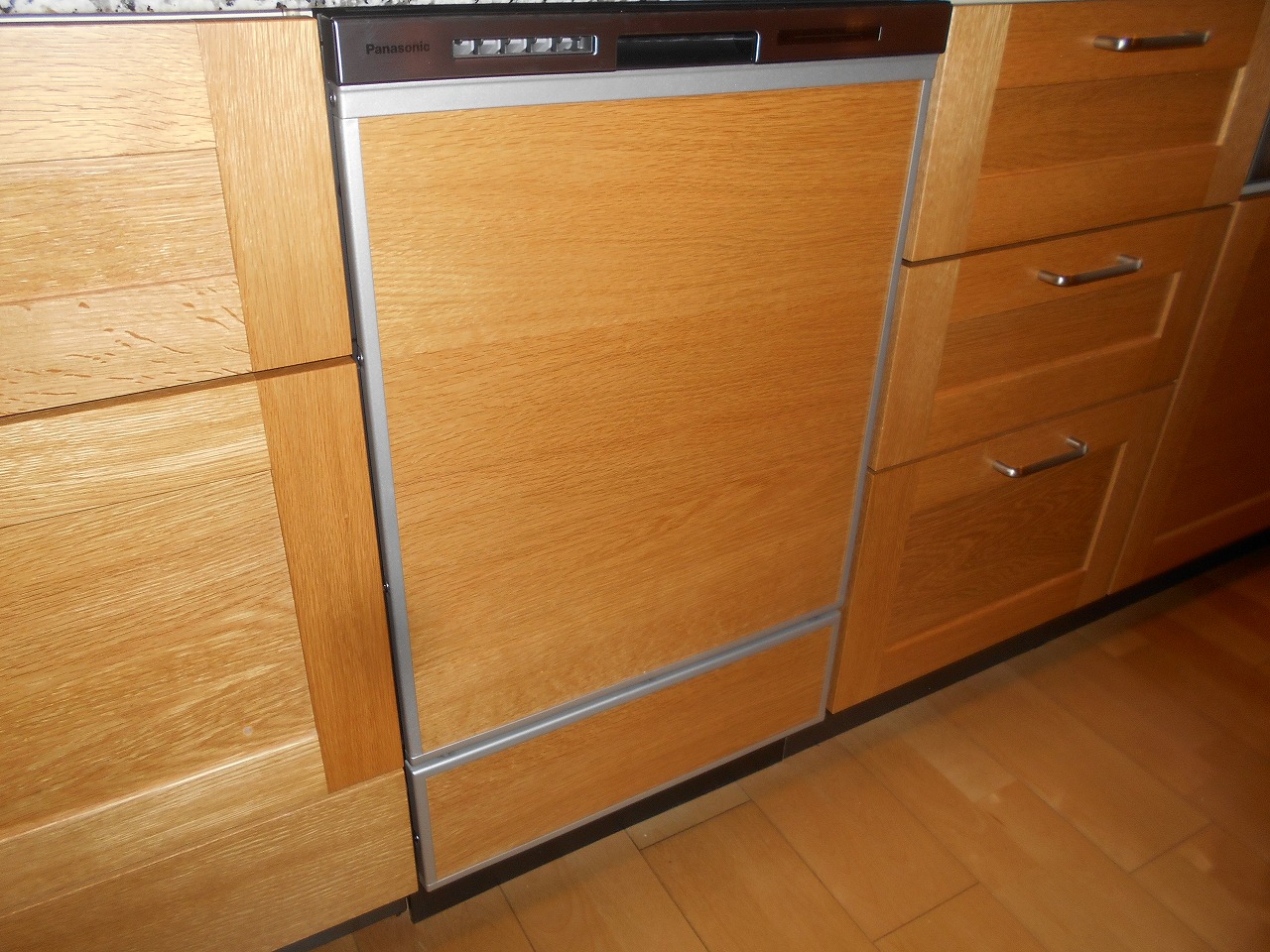 Panasonic製食器洗い乾燥機 NP-45MD9SP
