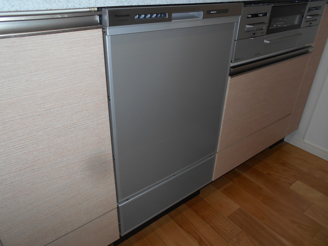 Panasonic製食器洗い乾燥機 NP-45MD9S